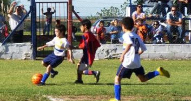 Futbol Infantil: El Tanque festejó en la 2004