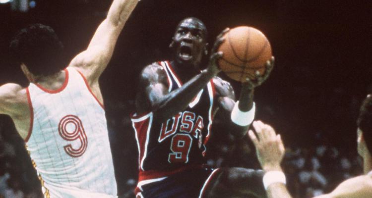 La historia de los dos basquetbolistas que enfrentaron a Michael Jordan y dejaron su huella en San Pedro