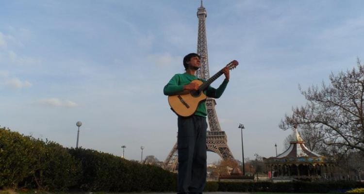 Nico Aulet llevó su música a París