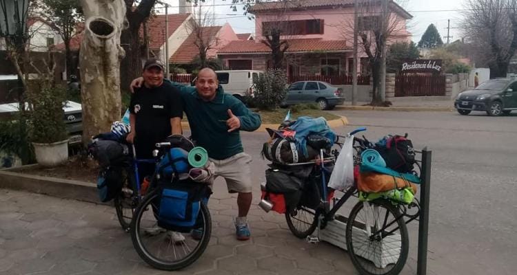 En su camino a Tilcara, dos ciclistas pasaron por San Pedro