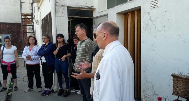 Reunión clave entre directivos y empleados de la clínica San Martín