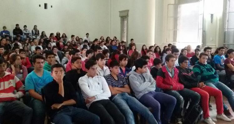 Semana de la Seguridad Vial: 250 jóvenes participan de la charla en la Escuela Normal