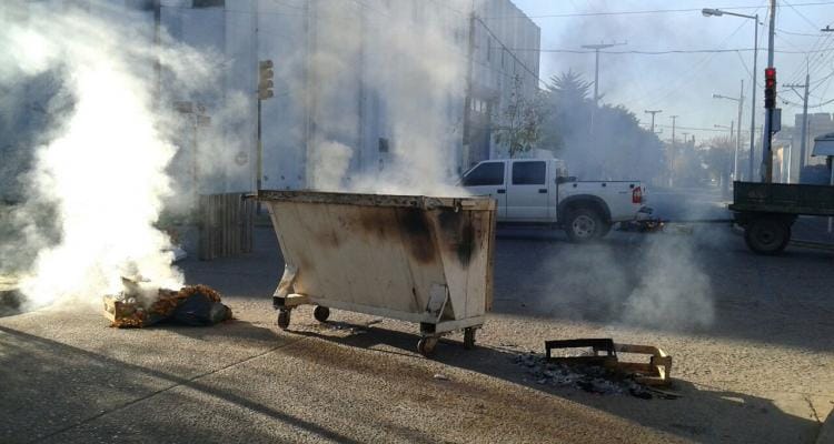 Cloacas Tapadas: Vecinos del barrio Fonavi II volvieron a reclamar y cortaron la calle