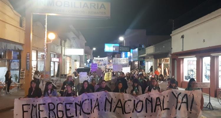 #8M: Con importante presencia juvenil y familiares de las víctimas de femicidio, San Pedro tuvo su marcha