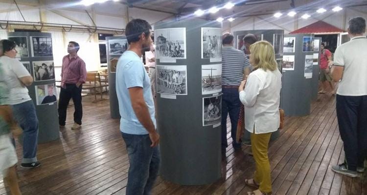 Con poco acompañamiento de sus socios, Náutico inauguró la galería de fotos históricas en el Club Viejo