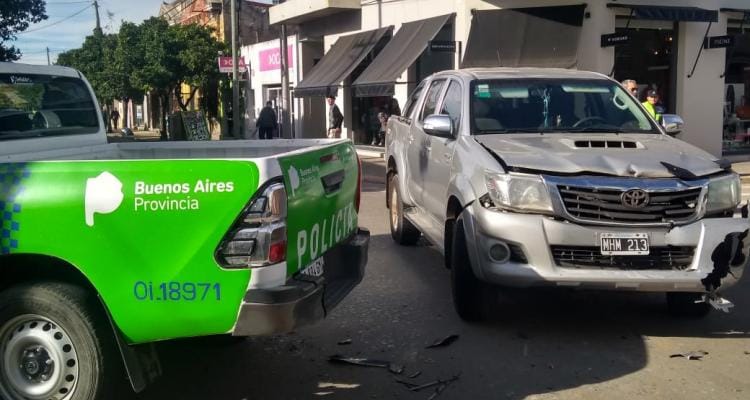 Camioneta chocó a un patrullero en Mitre y Saavedra