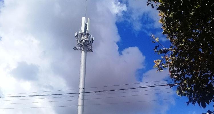 Antena en la barranca: Telefónica presentó un escrito para cuestionar al Municipio