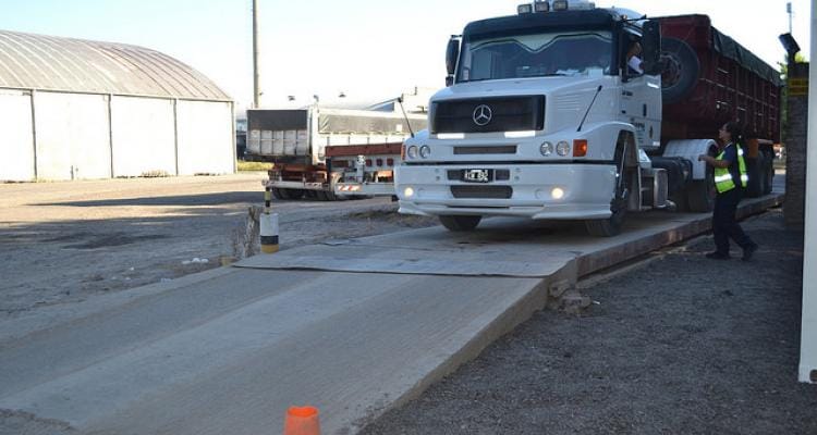 Qué dice el proyecto para restringir la circulación de camiones en la zona urbana