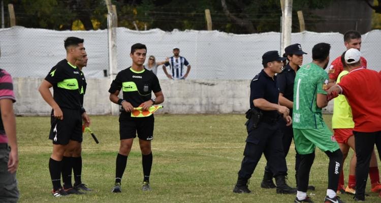 Torneo Regional: Un árbitro de Mitre-General Rojo reclama 90 mil pesos a la Municipalidad por el robo de sus pertenencias en el Estadio
