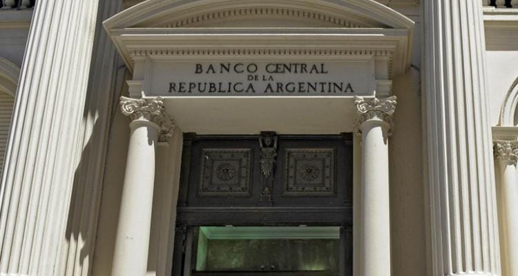 Centro de Comercio contra las comisiones que cobran los bancos por depósitos en efectivo