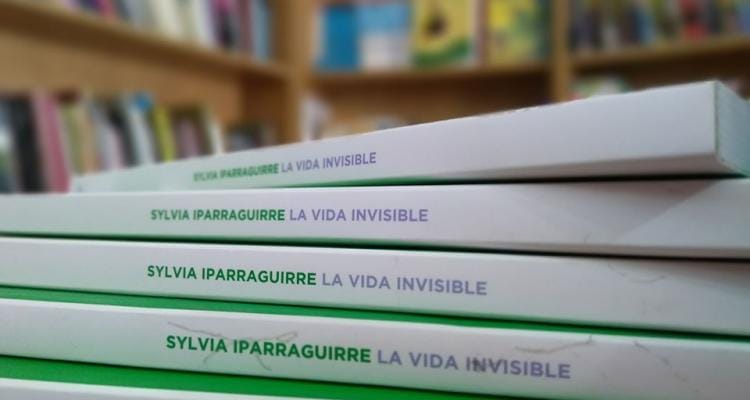Sylvia Iparraguirre presenta su libro en la Feria del Libro y del Escritor en la Sociedad Italiana