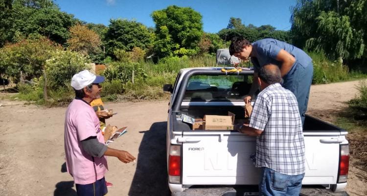 Entregan kits con repelentes y venenos para roedores e insectos en La Tosquera y Bajo Tala