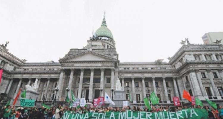 Senadores trata este martes el proyecto de aborto legal: Agrupaciones feministas convocan a una vigilia en la Plaza Belgrano