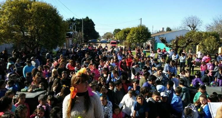Timbreo, asfalto y  fiesta del Día del Niño  en Gobernador Castro