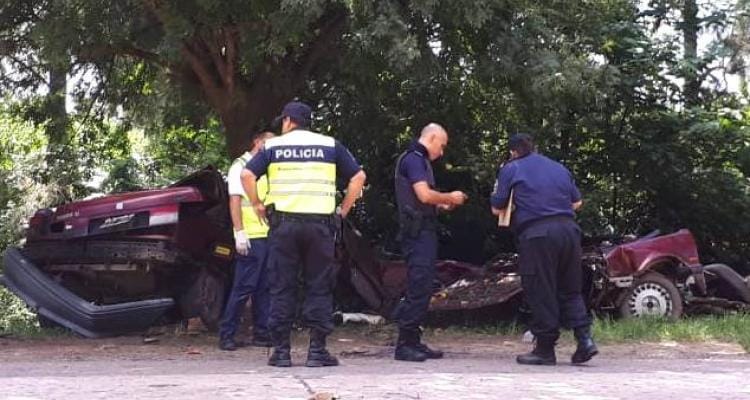 Ruta 191: falleció uno de los ocupantes del Renault 21 que chocó contra un árbol
