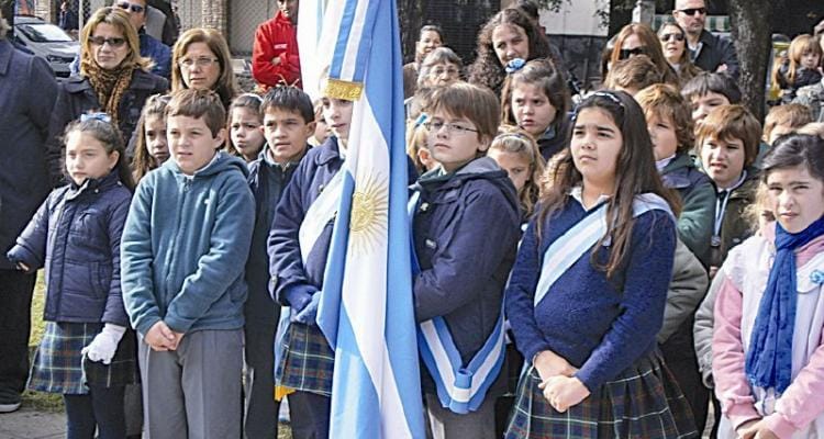 Guacone tomó juramento a la bandera a alumnos del Socorro