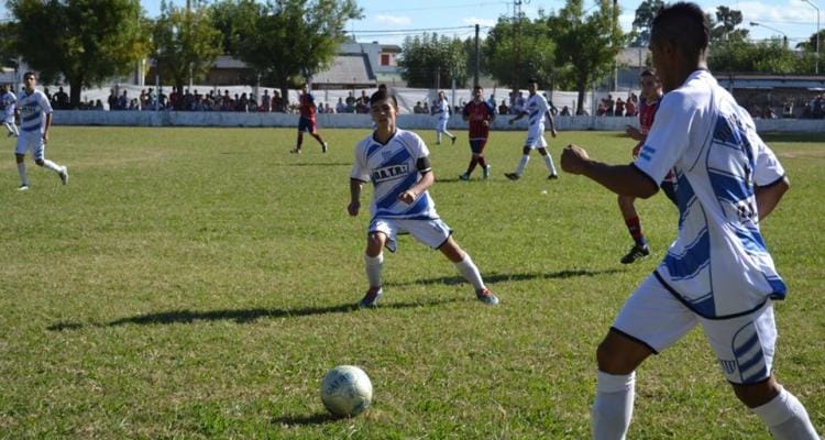Fútbol local: Victorias de Mitre, Banfield y Rivadavia
