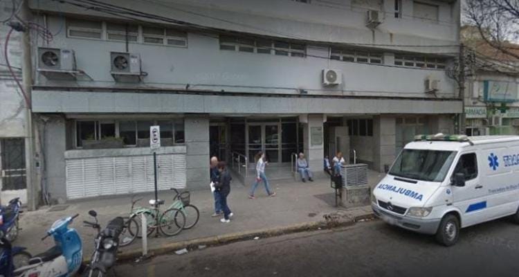 Derivaron a un centro de mayor complejidad de Rosario a un joven que se accidentó en moto