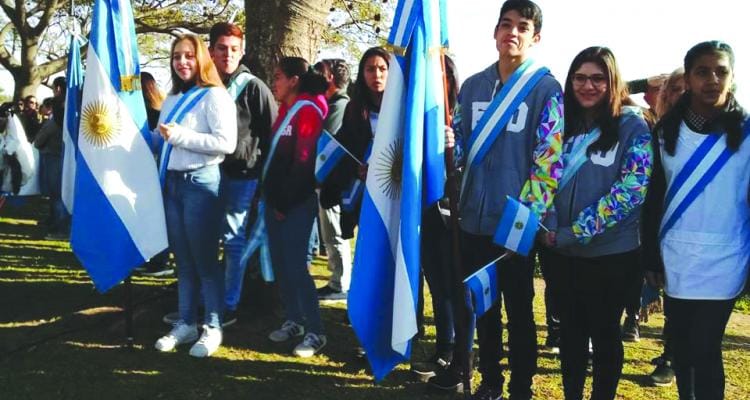 Día de la Bandera: Alumnos hicieron  su promesa de lealtad