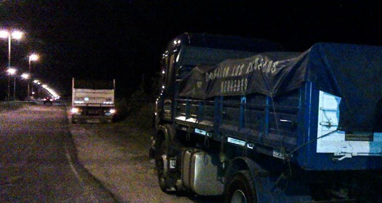 [VIDEO] Camiones areneros salen de noche para evitar controles