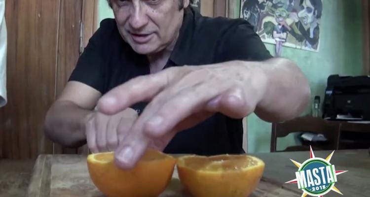Video: Con naranjas sampedrinas y entre risas, Divididos anunció su participación en el Mastai