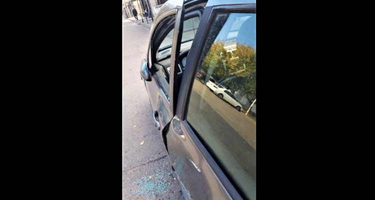 Barrio Fonavi: forzaron la puerta de un auto y robaron ropa del interior