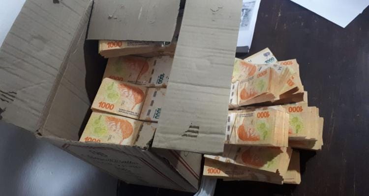 Palitos Chinos: Spirópulos patrocina a la dueña de los dólares y pesos en billetes secuestrados en la ruta 9 y a su chofer