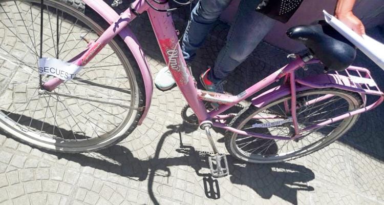 Desafectaron a la policía que le sacó la bicicleta a una nena