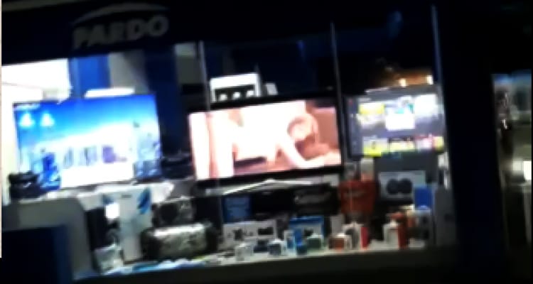 Baradero: Video porno apareció en un televisor de la vidriera de una casa de electrodomésticos