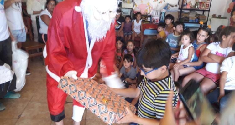 Navidad solidaria: Huellas entregó más de 400 juguetes en comedores