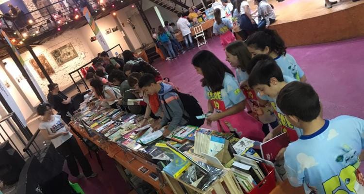 Segunda jornada de la Feria del Libro Infantil y Bibliopaseo, con teatro, narradores, circo y talleres