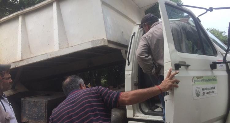 Agua potable en El Amanecer y camión volcador para Castro