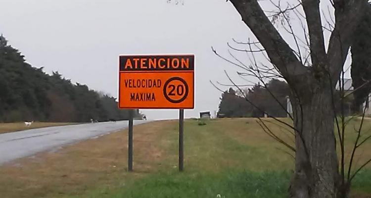 Acceso a Santa Lucía: colocaron cartel de “máxima 20 km/h”