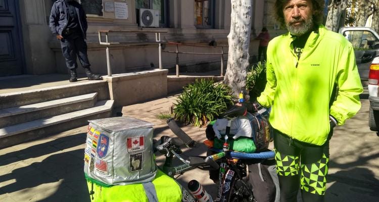 Colombiano que recorre el mundo en bicicleta pasó por San Pedro