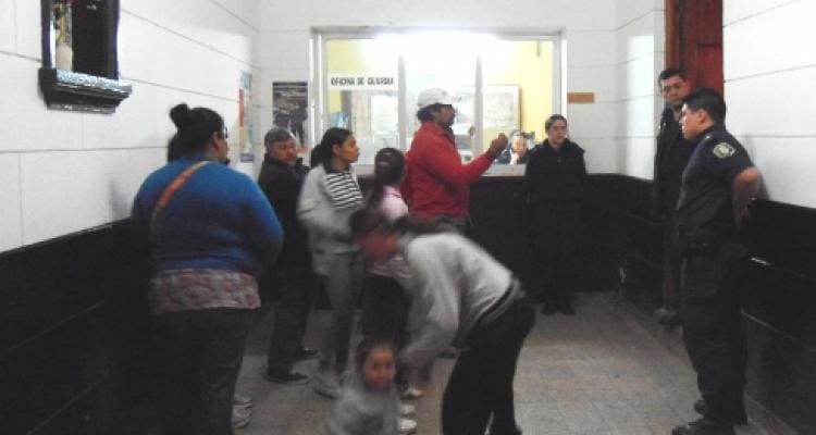 Familiares del hombre detenido en El Caserito reclamaron seguridad en la comisaria