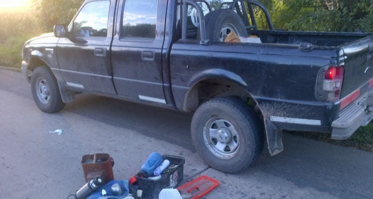 En ruta 191, aprehendieron a tres personas que habían robado una camioneta en San Nicolás