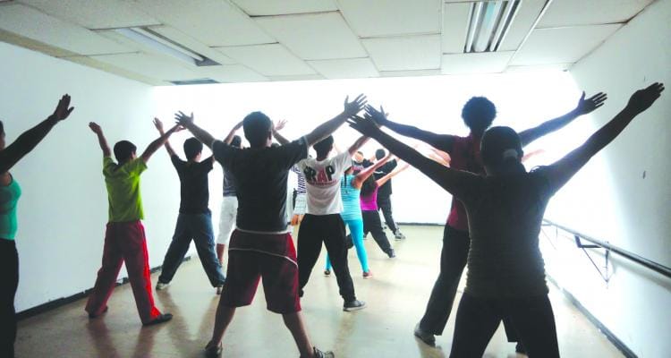 Carmen Merlo imparte  un taller de danzaterapia en San Pedro