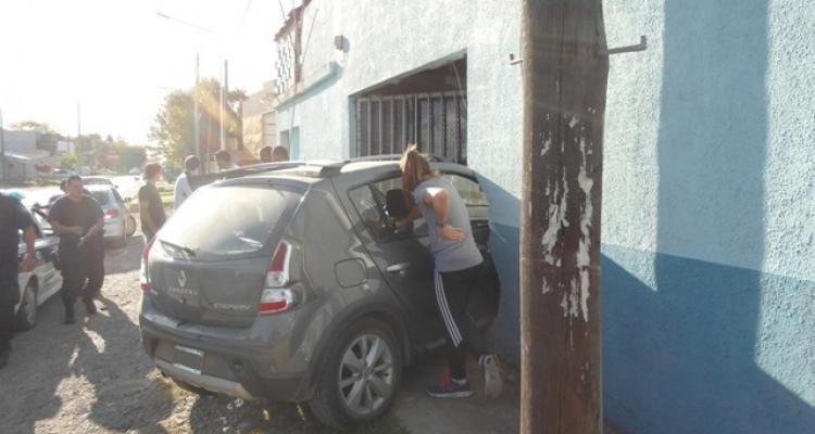 Accidente en Lucio Mansilla e Ituzaingó: Camioneta se incrustó en una verdulería
