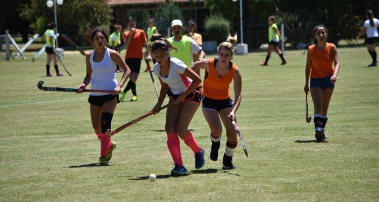 El torneo de Seven mixto de Los Andes reunió diez equipos