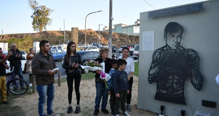 Emoción, aplausos y escultura para Lorenzo García en la primera celebración del Día del Deportista