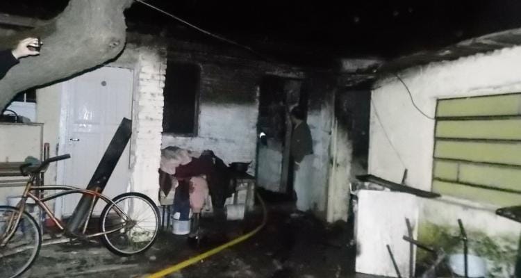 Una persona hospitalizada por incendio en una vivienda