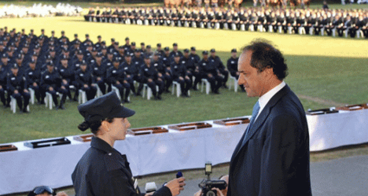 Guacone presente en la ceremonia de egreso de oficiales de Policía