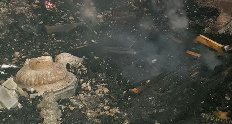Incendio en la Catedral de San Nicolás: Apagaron el fuego y ordenan las pericias en medio del destrozo