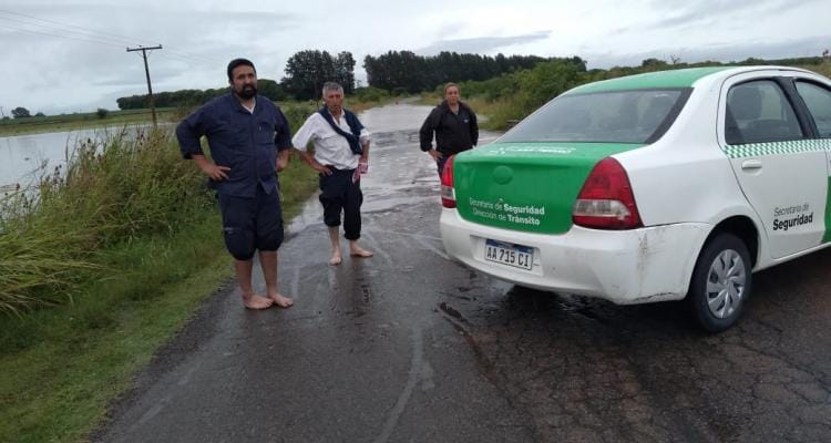 Temporal: cortaron el camino a Vuelta de Obligado por la gran cantidad de agua sobre la ruta