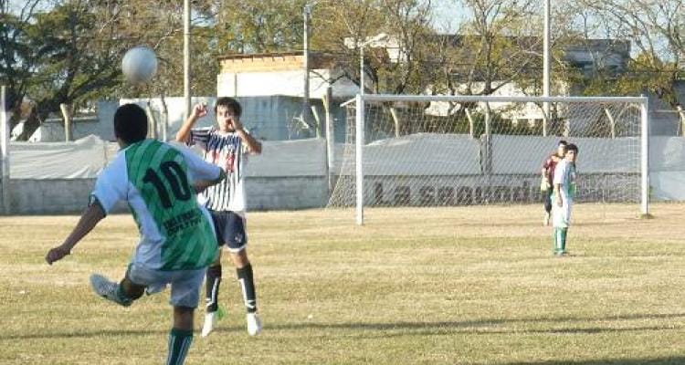 Fútbol: Defensores – Rivadavia jugarán el 9 de julio