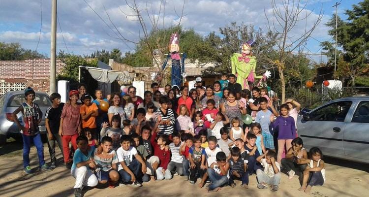 Alumnas de 6º año de la Secundaria Mariano Moreno organizan la “Fiesta del Día del Niño” en el Hogar Benefactora