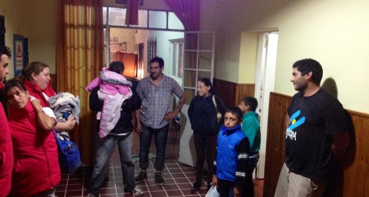 Temporal: Una mujer y cuatro niños evacuados en Bajo Puerto