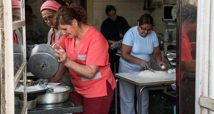 Enfermeras de la clínica San Martín venden pastas para recaudar fondos