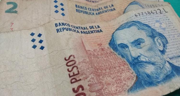 Extienden el plazo para cambiar billetes de 2 pesos hasta después de su salida de circulación