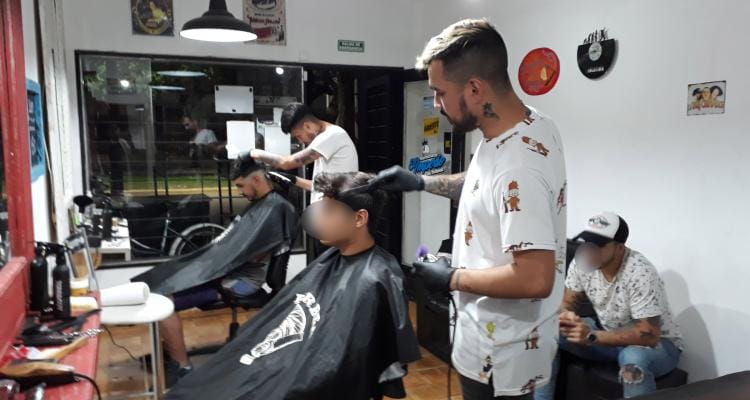 Cuarentena: El gobierno local pidió incluir a las peluquerías en las excepciones